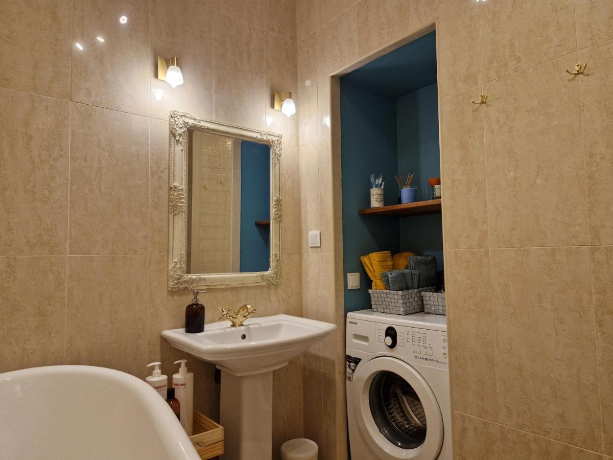 Lovely Apartment In Tallinn Old Town Exteriör bild